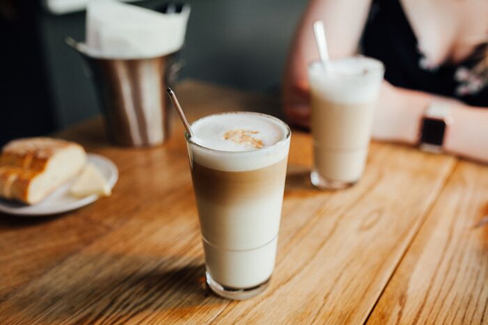 Préparez un milkshake aux amandes et à la vanille avec le Fresh Juice Mixeur portable!